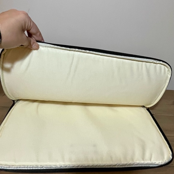 Kate Spade polka dot laptop case black and white, good condition minor flaw - Picture 5 of 6